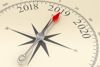 Kompass mit der Aufschrift 2018, 2019 und 2020